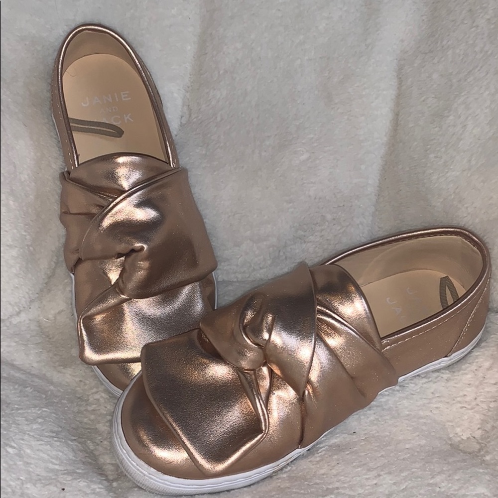 Girls shoes